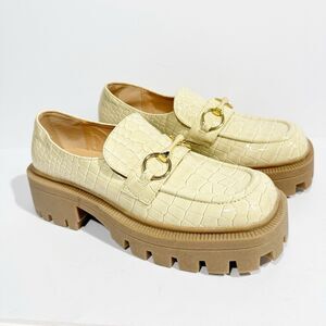 Urban Outfitters Loafers Womens 9 Cream Faux Patent Leather Chunky Platform NEW